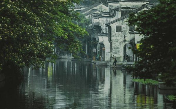 肝癌并非毫无征兆，上厕所时出现这4个症状，可能是肝脏在求救