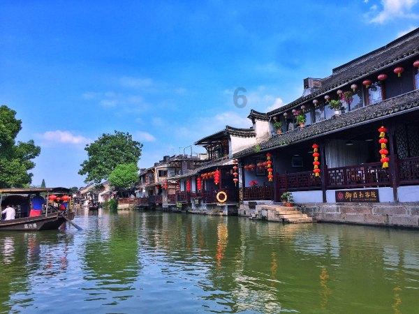 智能观光车：科技保障下的安全旅行与规范交通