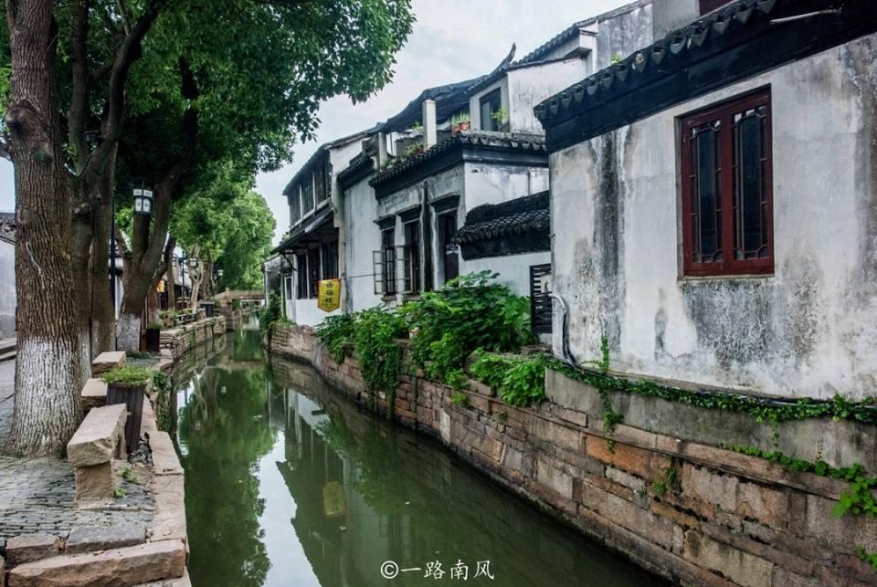 救援传统的印度女孩
